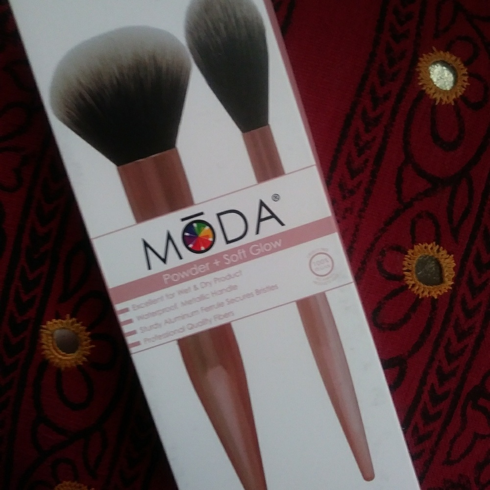 MODA brushes- prefer and sift glow kit.